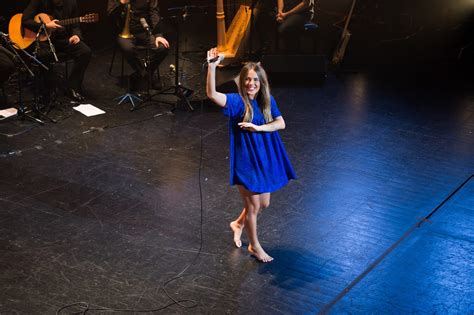 Cantando a vida passa a sorrir.gisela joão está numa relação séria com o bom condutor. Gisela João - Teatro São Luiz