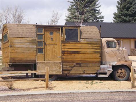23 Rvs That Look Like Log Cabins Cabin Trailer Camper