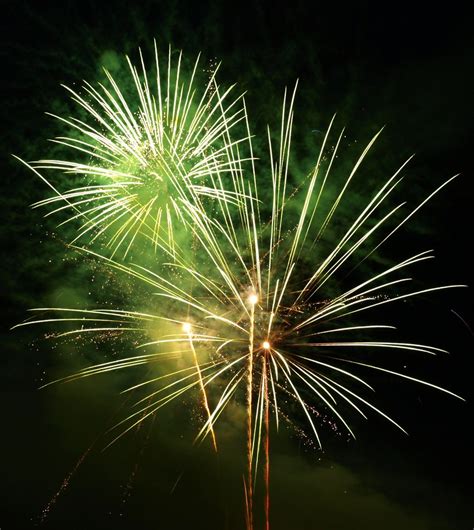 Halten sie kinder von feuerwerk fern und. 1. August Feuerwerk Foto & Bild | kunstfotografie & kultur ...