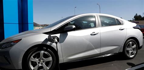 Chevrolet Volt Plug In Hybrid Cars Face Us Probe