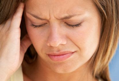 Semoga tiga tanda di atas bisa membantu anda untuk membedakan antara migrain dan sakit kepala biasa. 18 Tanda dan Gejala Khas Migrain
