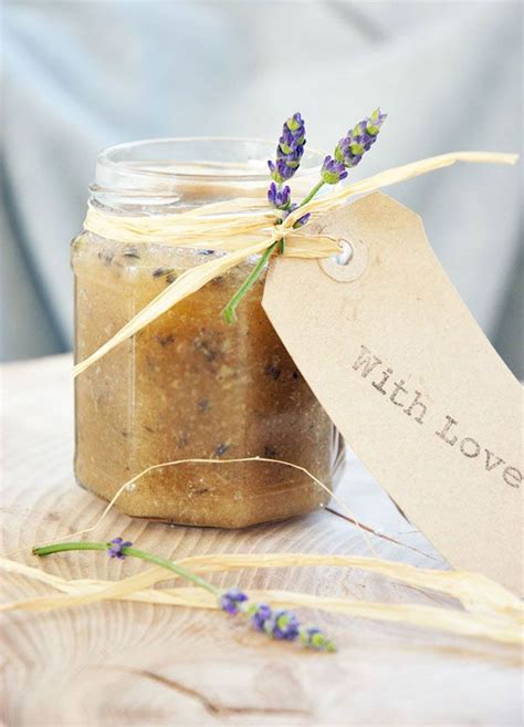 Bodyscrub med lavendel opskrift på lækker hjemmelavet scrub Hjemmelavede skønhedsprodukter