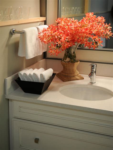 10 Bathroom Floral Decor Ideas