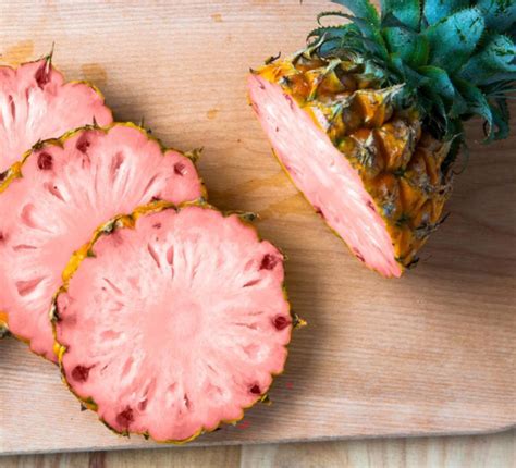 Pink Glow Pineapple Tere Fruit