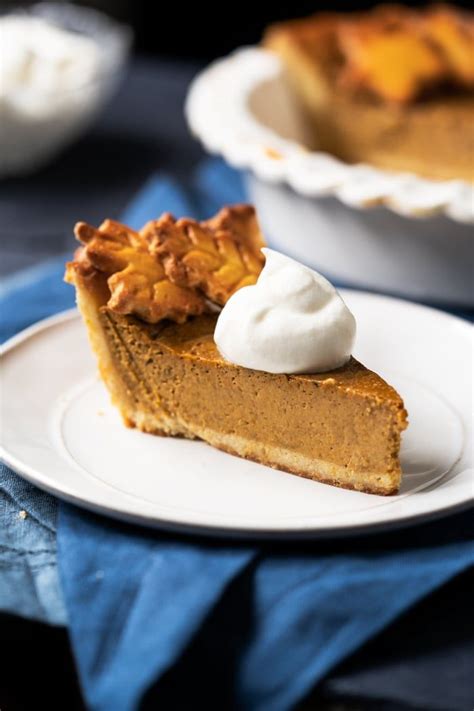 Low in calories while remaining full of flavor, these pumpkin bars make a great thanksgiving dessert. Gluten Free & Keto Pumpkin Pie | a staple low carb dessert ...
