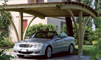 La copertura di perline è fatta di perline di legno, sono dipinte, poi dipinte con vernice in tre strati. Carport, coperture per auto in Legno a Roma - Modello Vesuvio