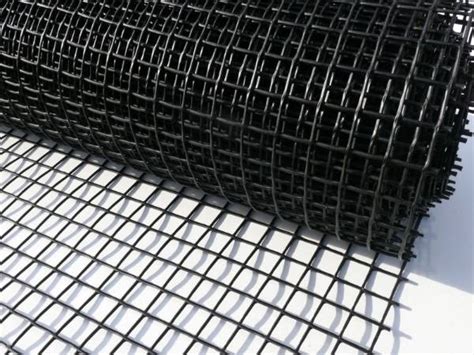 They prevent objects from falling off and animals from passing through; Plastic Square Mesh with Various Sizes is Used in Food, Road