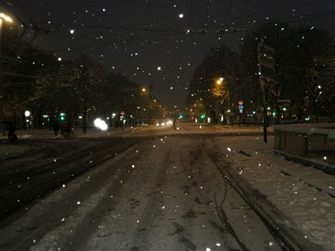 무료 이미지 눈 겨울 하늘 거리 보도 시티 도시의 프랑스 얼음 저녁 날씨 어둠 조명 강설 외부 등