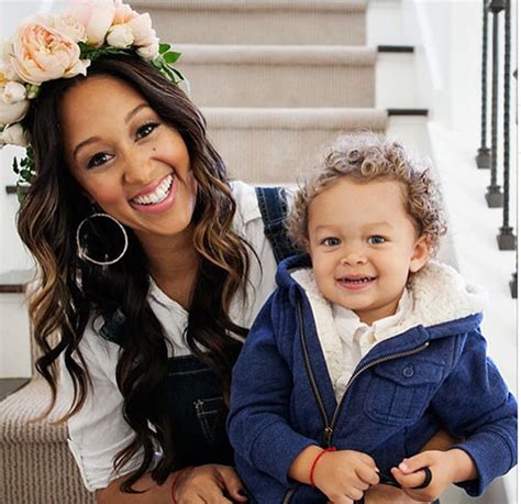 On sunday, celebrity twins tamera and tia mowry paid tribute to their late grandmother in a series of instagram posts. Tamera Mowry-Housley gives pregnancy update - Rolling Out