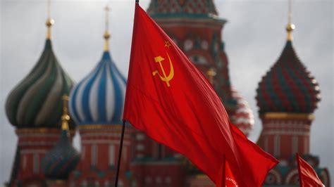 Opinion The Day The Soviet Flag Came Down The New York Times