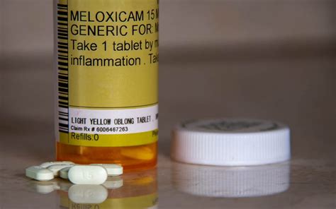 Obat dengan kandungan tersebut dapat digunakan untuk meredakan nyeri dan peradangan pada bagian kaki yang keseleo. Obat Meloxicam, Obat untuk Rasa Nyeri Akibat Asam Urat | Lifepack.id