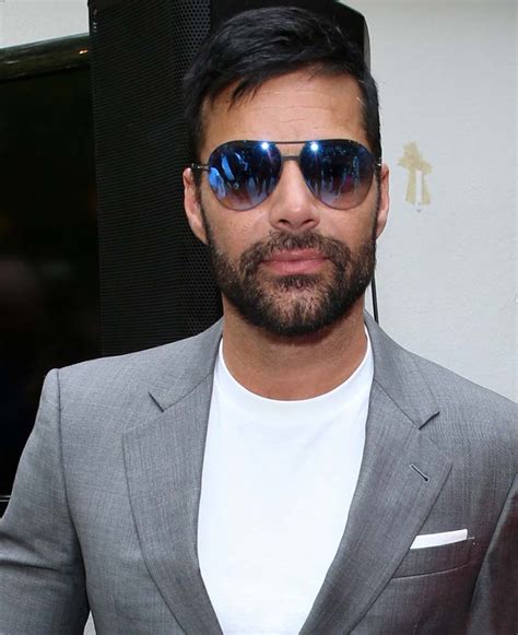 Ricky martin's talent has taken him to every place in the world. Ricky Martin asiste con gafas de sol Blackfin a una fiesta ...