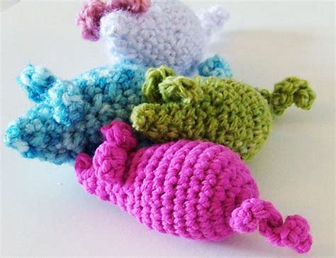 Quick & easy baby blankets: Easy Peasy Catnip Mouse | Crochet cat toys, Crochet mouse ...
