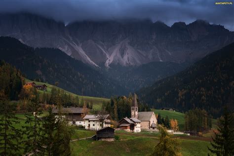 Tapety Zdjęcia Chmury Kościół Włochy Dolomity Las Góry Domy