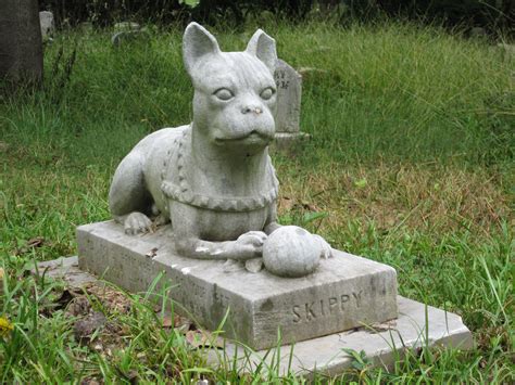 People And Pet Cemeteries Skippys Monument In Aspin Hill Pet Cemetery