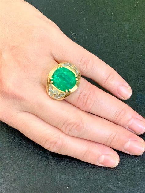 Agl Certified Minor Traditional 15ct Colombian Emerald And Diamond Ring