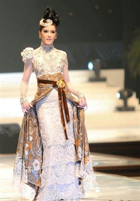 Pin oleh Mustika Sari Alam di KEBAYA INDONESIA | Gaun batik, Renda