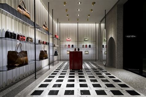 Valentino Abre Flagship Store No Shopping Cidade Jardim Vogue News
