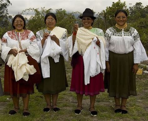 Mujeres Ecuatorianas Folk Dress Up Ecuador Ecuador Traditional