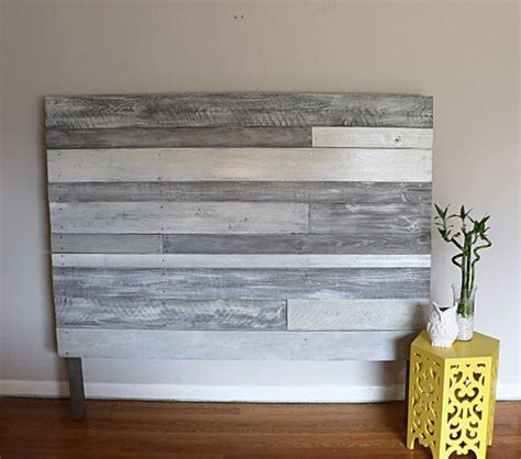 How to make a reclaimed wood headboard with new wood for less than $50. Pallet headboard (white/grey), pallet headboard, wood ...