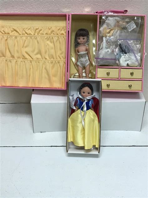 Lot 2 Robert Tonner Betsy Mccall Dolls Including 8 Snow White