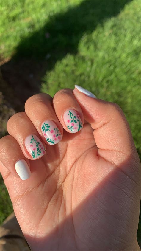 The Best Flower Nail Designs For Short Nails References