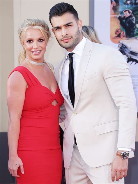 Writer kelly oxford commented on britney's page: Britney Spears, Boyfriend Sam Asghari Take Her Sons to Disneyland - Health Problems News