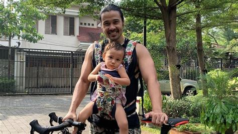 Sempat Kritis Karena Sepsis Chicco Jerikho Buat Wasiat Untuk Putrinya Surinala
