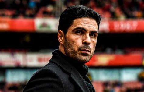 يلعب في الدوري الإنجليزي الممتاز لكرة القدم ويُعد أحد الأندية الأربعة الكبار في إنجلترا. تجدد ازمات ارتيتا داخل ارسنال