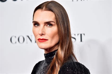 What Happened To Brooke Shields Femur And Is She Ok The Us Sun