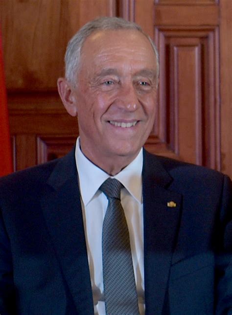 Marcelo só muda as datas no novo decreto do estado de emergência. File:Marcelo Rebelo de Sousa, Visita de Estado ao México 2017-07-17.png - Wikimedia Commons