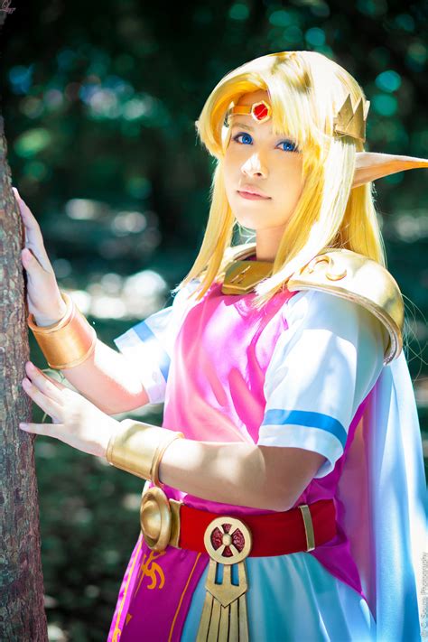 Princess Zelda Cosplay From A Link Between Worlds By Layzemichelle On