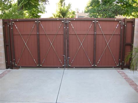 Rolling Gate Kits Classic Wooden Driveway Gate Its Actually In The