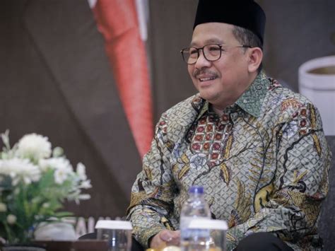 Menuju Indonesia Emas Wamenag Minta Guru Madrasah Keluar Dari