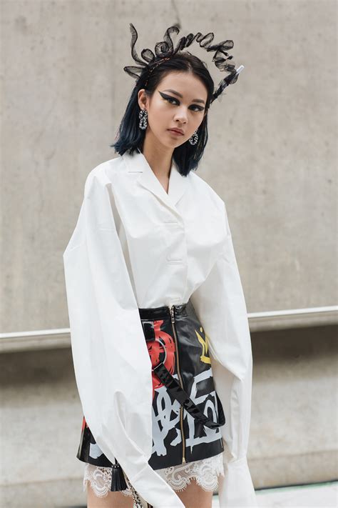 Tầng 12, tòa nhà geleximco, 36 hoàng cầu, phường ô chợ dừa, quận đống đa, tp hà nội. Seoul Fashion Week :Phí Phương Anh như bước ra từ truyện tranh, Jolie Nguyễn mặc hàng hiệu 700 triệu