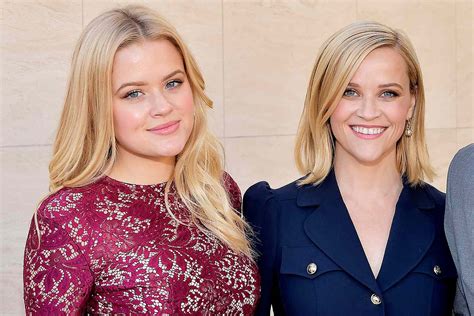 Reese Witherspoon Daughter Reese Witherspoon S Daughter Has Grown Up To Be Her Twin Ava 21