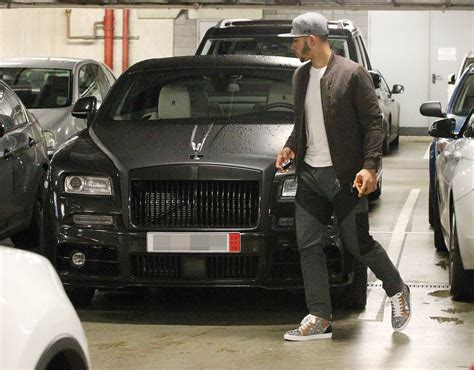 Memphis Depay Rolls Royce | Memphis Depay spotted with his huge Rolls