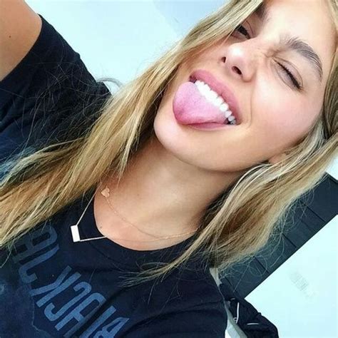 Lengua Fuera Kelsey Jones Jay Z Kanye West Selfies Long Tongue Girl Camila Morrone Cheeky