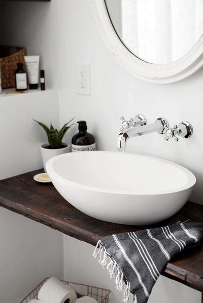 Updating your bathroom vanity can be an instant way of upping your bathroom storage and breathing new life into it. DIY Floating Bathroom Vanity | DIYIdeaCenter.com