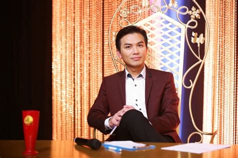 Nữ ca sĩ làm từ thiện giữa ồn ào. Solo cùng bolero: Ca sĩ Mạnh Quỳnh hải ngoại tự nhận hát phô