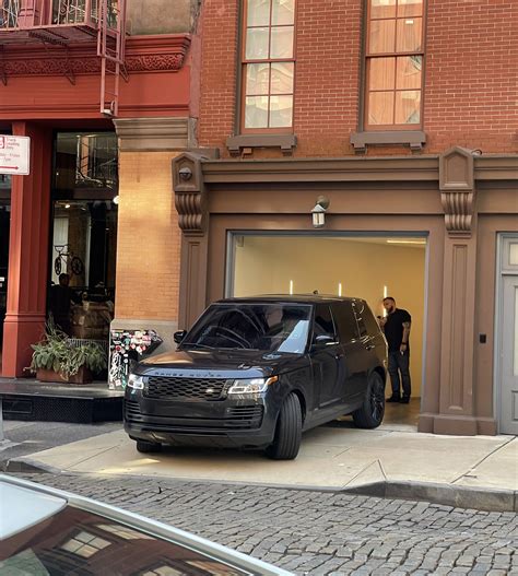 Travis Kelce Spotted Leaving Taylor Swifts Nyc Apartment Hours Before