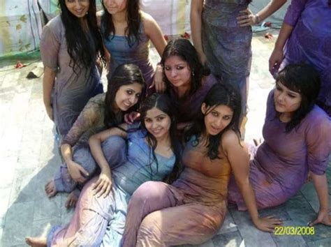 Hot N Sexy Desi School Girls Playing Holi Images And Wallpapers