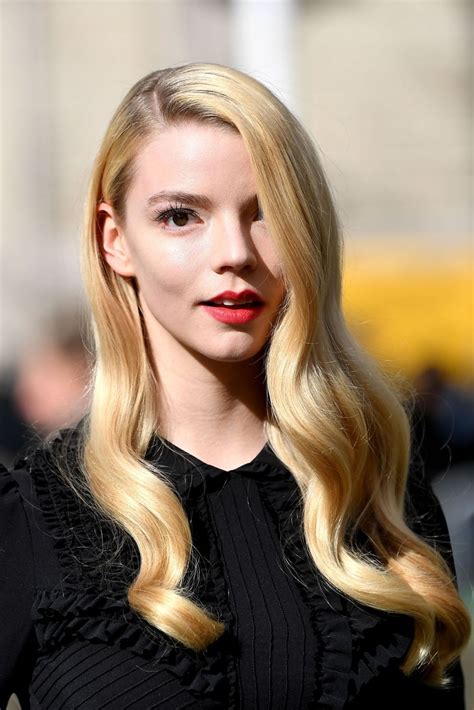 She was born in miami but growing up she split her time between argentina and the uk. HOT CELEB PIX: Anya Taylor-Joy