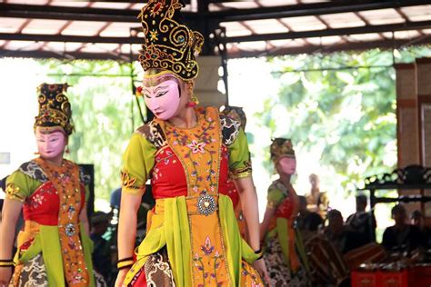 Tari Kedok Ireng Tarian Tradisional Dari Jawa Barat Cinta Indonesia