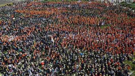 Thousands Of South Koreans March On 2nd Day Of Anti Government Protests