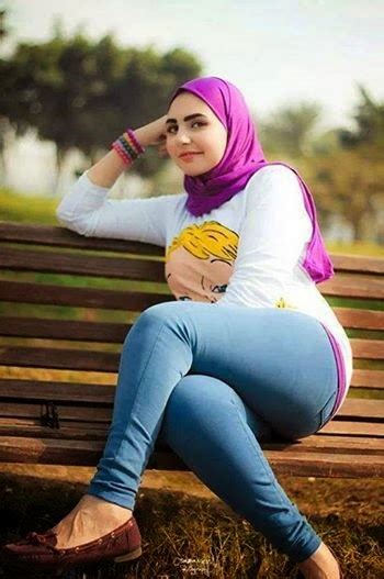 ولدت في العاصمة المصرية القاهرة عام 1993 لأب مصري وأم يوغسلافية من مونتينيغرو. بنات مصريات , صور بنات مصرية جميلة - صداقة الأصدقاء