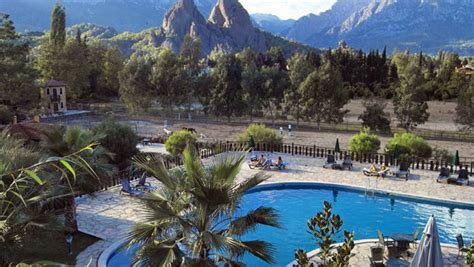 På denna turkiska riviera kan du bland andra välja mellan storstaden antalya, badpärlan alanya, färgstarka side, golfparadiset belek och gamla. Turkiet, Antalya - Sol, bad & ridning