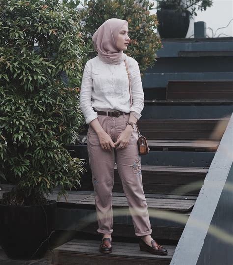 Ootd Celana Jeans Baju Putih Ootd Hijab Celana Jeans Biru Baju Hitam