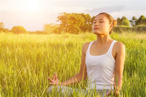 Pranav Pranayama Om Meditation Breathing Steps And Benefits Fitsri