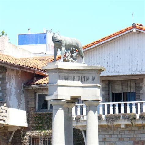 Paris no sería lo mismo si la torre eiffel ni nueva york sin la estatua de la libertad mismo modo mar del plata no sería lo mismo sin el monumento a los lobos marinos que se encuentra en la rambla. Estatua de Romulo y Remo - Mar del Plata